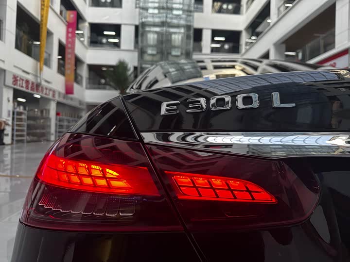 Фото 23 - Mercedes-Benz E-Class