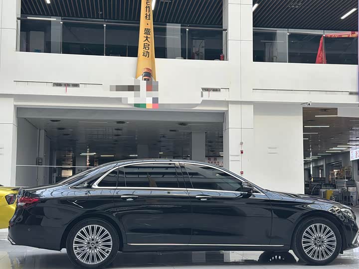 Фото 4 - Mercedes-Benz E-Class