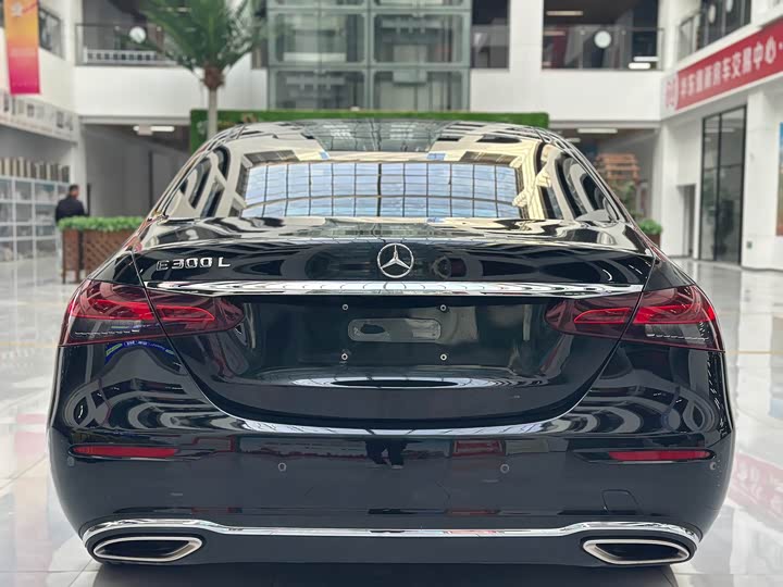 Фото 6 - Mercedes-Benz E-Class