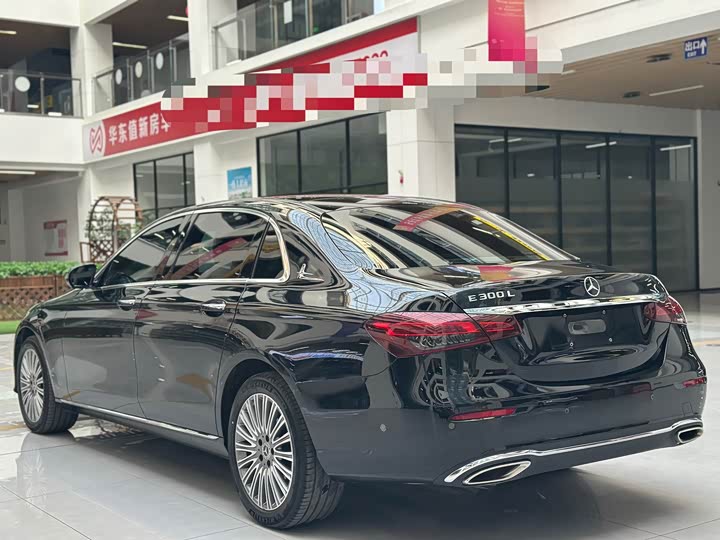 Фото 7 - Mercedes-Benz E-Class