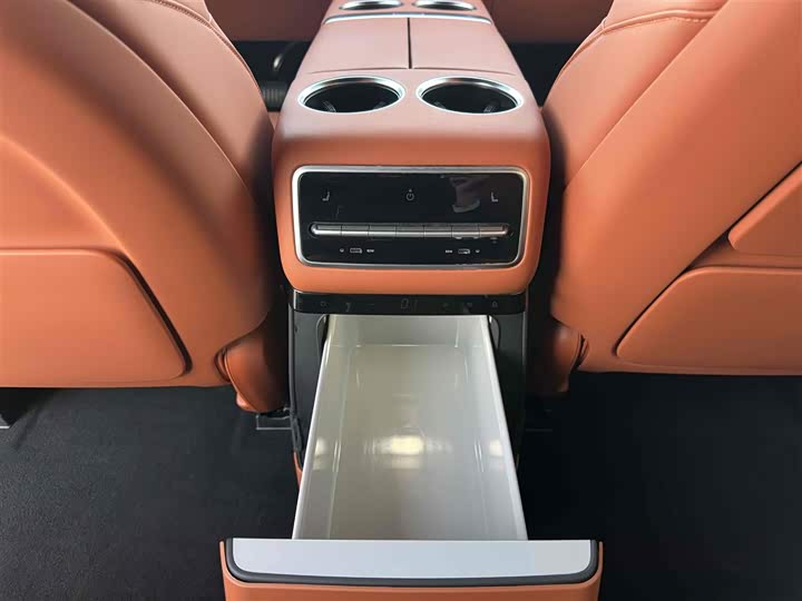 Фото 16 - LiXiang L9