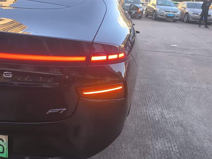 Фото 8 - XPeng P7