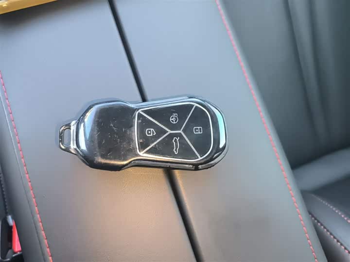 Фото 9 - XPeng P7