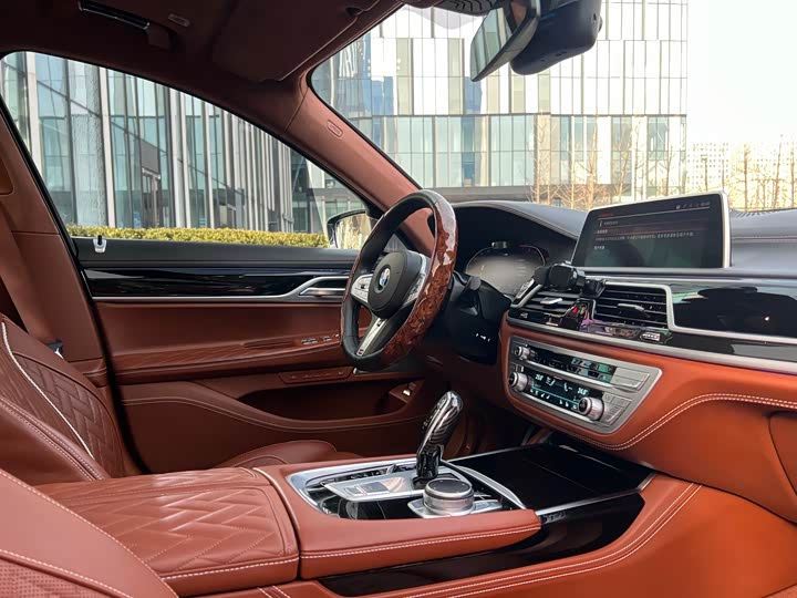 Фото 15 - BMW 7 Series