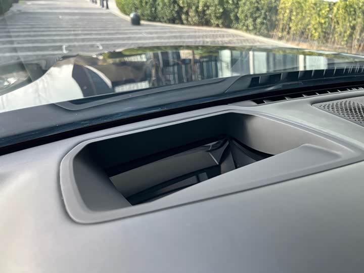 Фото 17 - BMW 7 Series