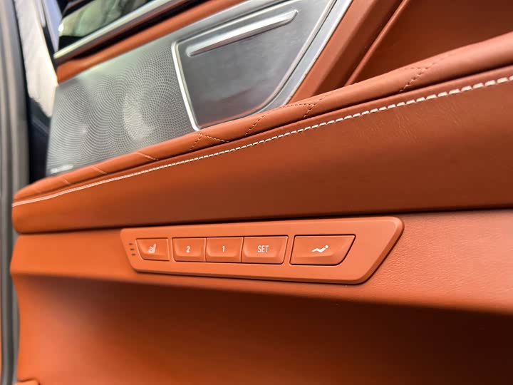 Фото 19 - BMW 7 Series