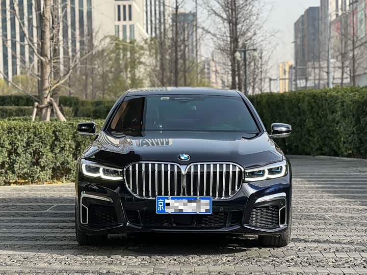 Фото 2 - BMW 7 Series