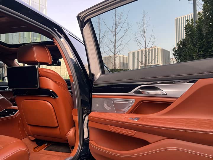 Фото 20 - BMW 7 Series