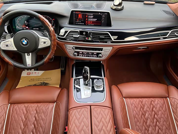 Фото 22 - BMW 7 Series