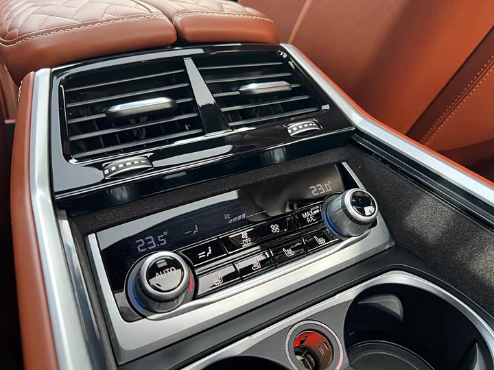 Фото 25 - BMW 7 Series