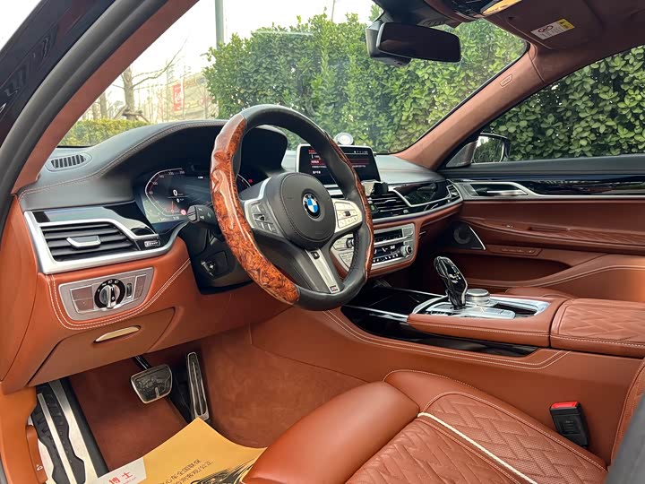 Фото 26 - BMW 7 Series