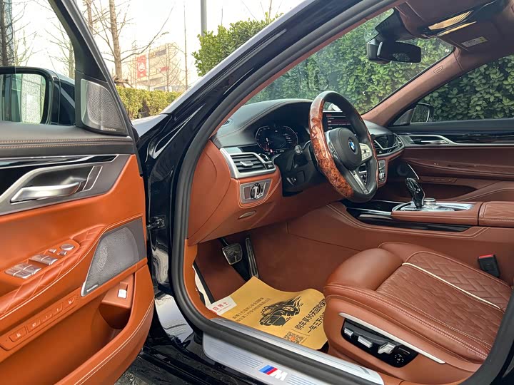 Фото 27 - BMW 7 Series