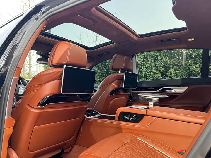 Фото 28 - BMW 7 Series