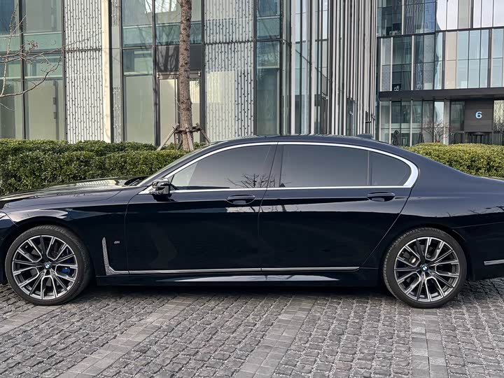 Фото 3 - BMW 7 Series