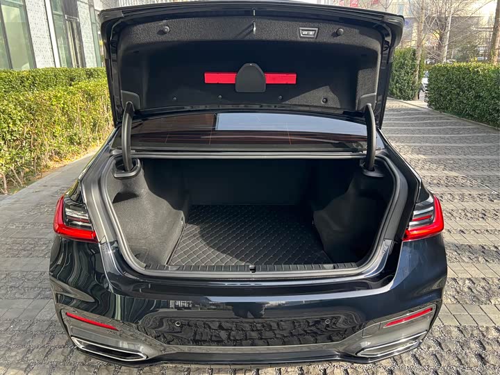 Фото 31 - BMW 7 Series