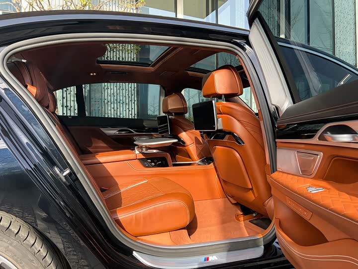 Фото 32 - BMW 7 Series