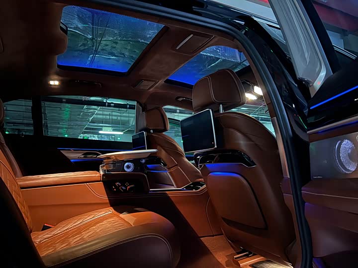 Фото 9 - BMW 7 Series