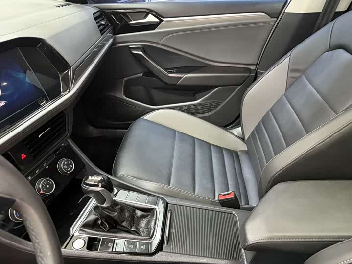 Фото 13 - Volkswagen Sagitar L