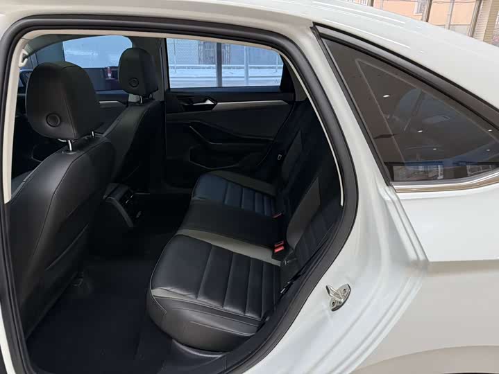 Фото 18 - Volkswagen Sagitar L