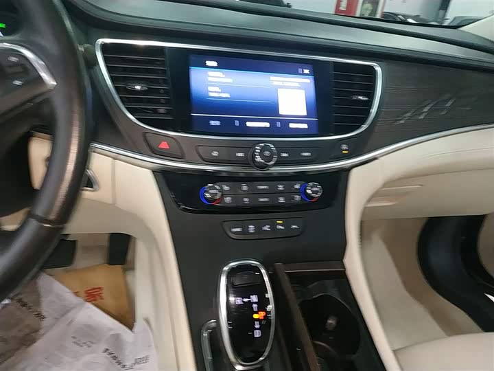 Фото 13 - Buick LaCrosse