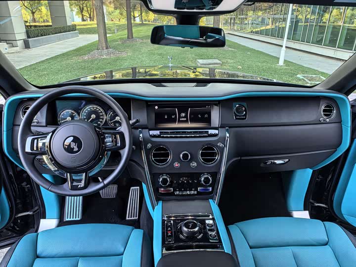 Фото 15 - Rolls-Royce Cullinan