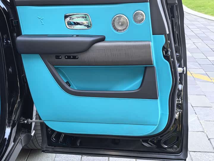 Фото 21 - Rolls-Royce Cullinan