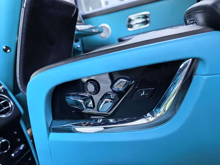 Фото 26 - Rolls-Royce Cullinan