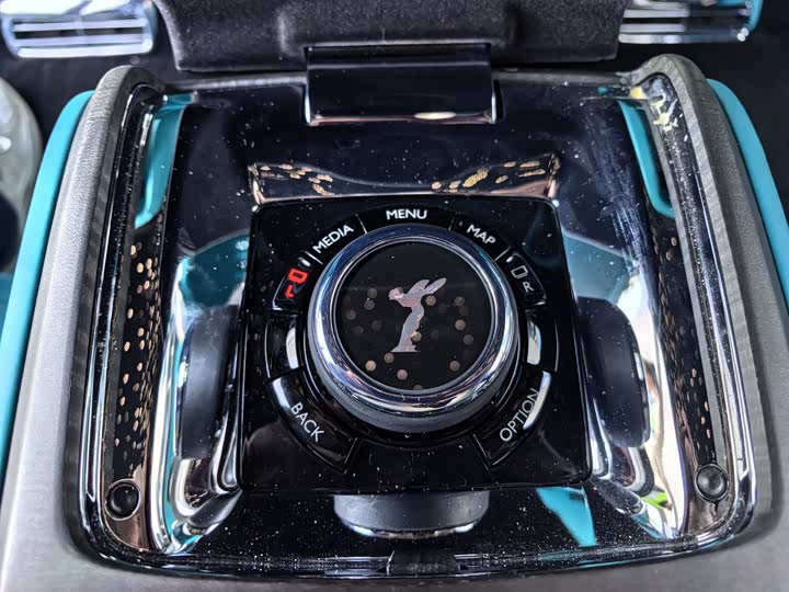 Фото 28 - Rolls-Royce Cullinan