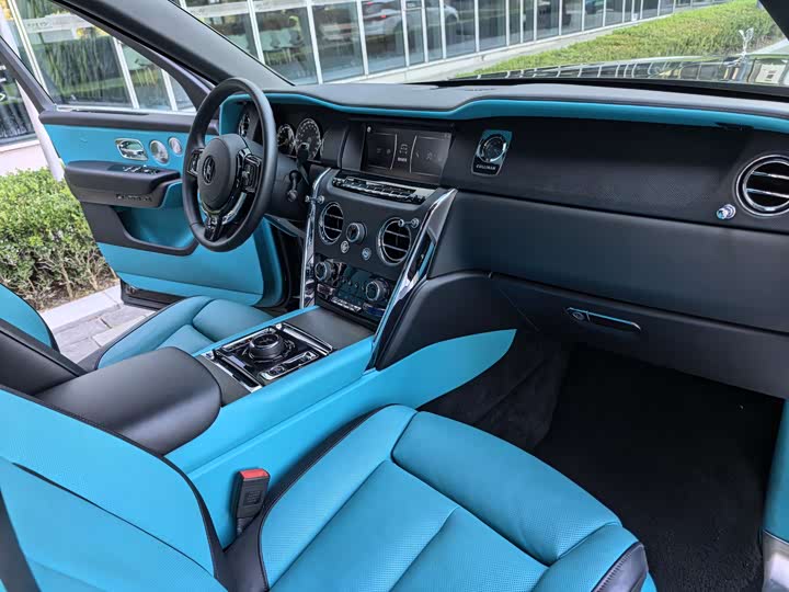 Фото 41 - Rolls-Royce Cullinan