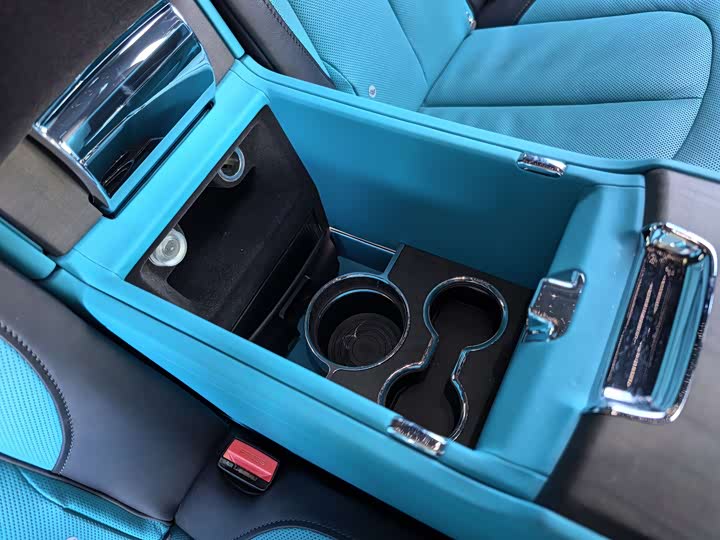 Фото 43 - Rolls-Royce Cullinan