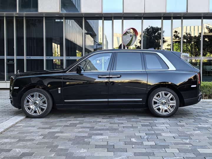 Фото 6 - Rolls-Royce Cullinan