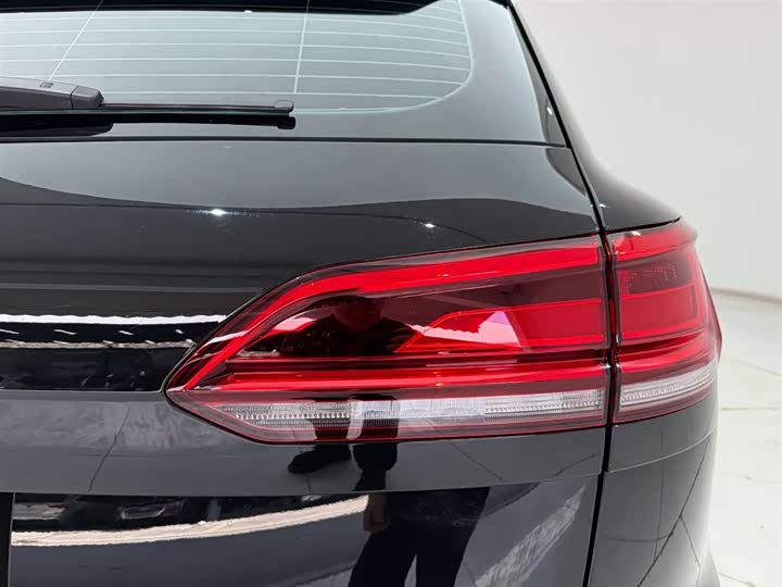 Фото 10 - Volkswagen Touareg