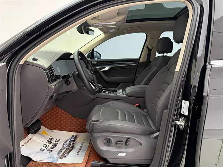 Фото 15 - Volkswagen Touareg