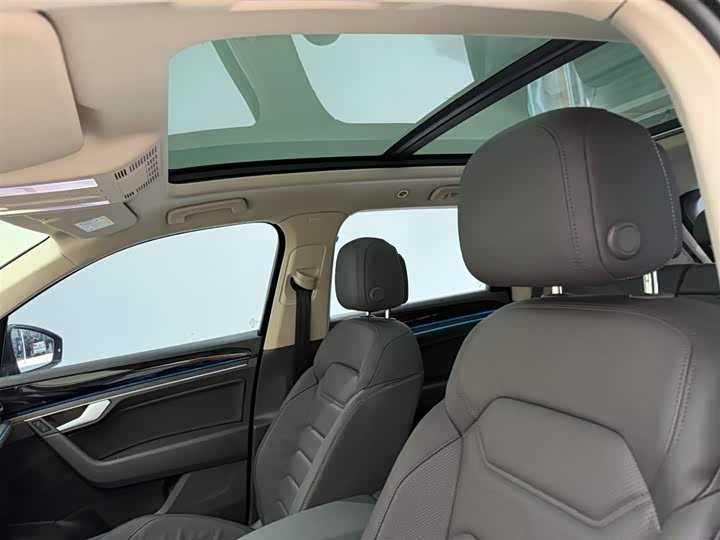 Фото 16 - Volkswagen Touareg