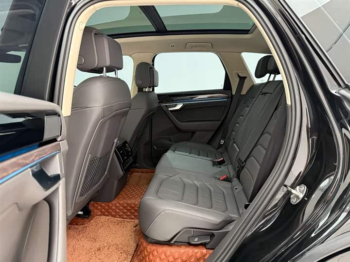 Фото 17 - Volkswagen Touareg