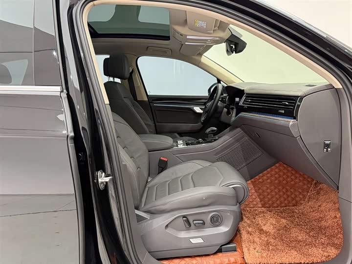 Фото 19 - Volkswagen Touareg