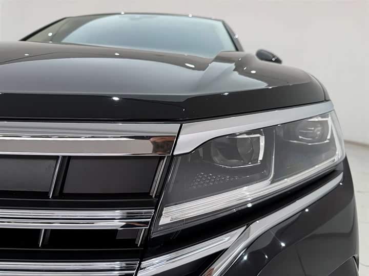 Фото 2 - Volkswagen Touareg