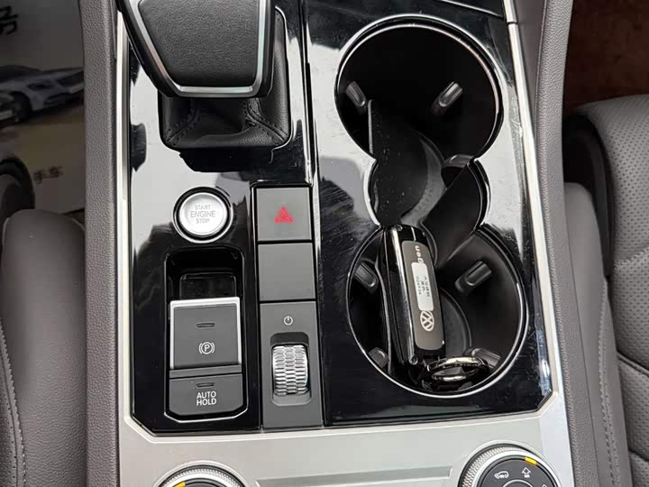 Фото 22 - Volkswagen Touareg