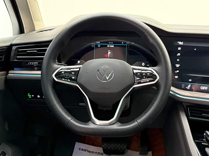 Фото 26 - Volkswagen Touareg