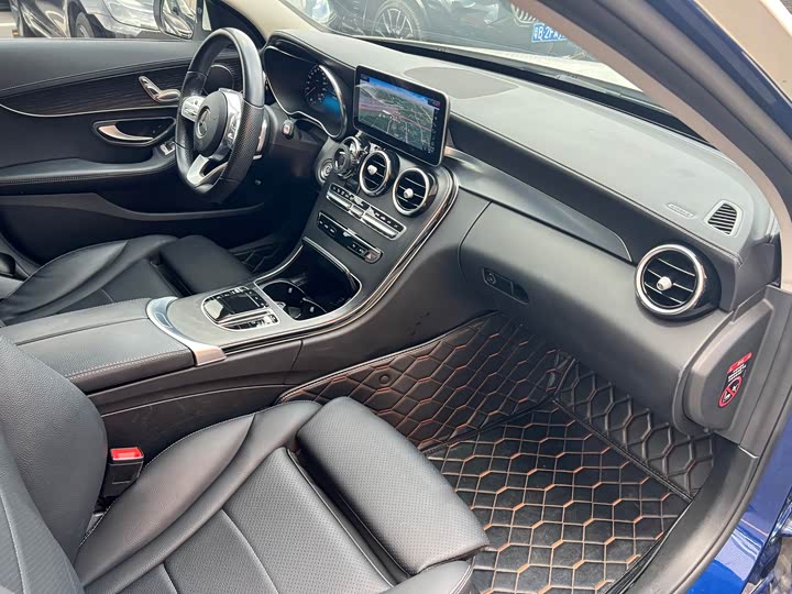 Фото 10 - Mercedes-Benz C-Class