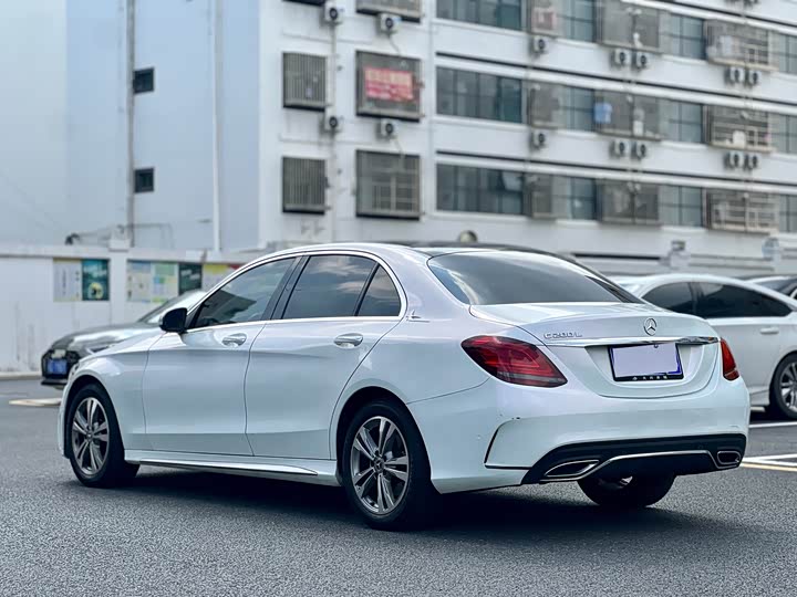 Фото 13 - Mercedes-Benz C-Class