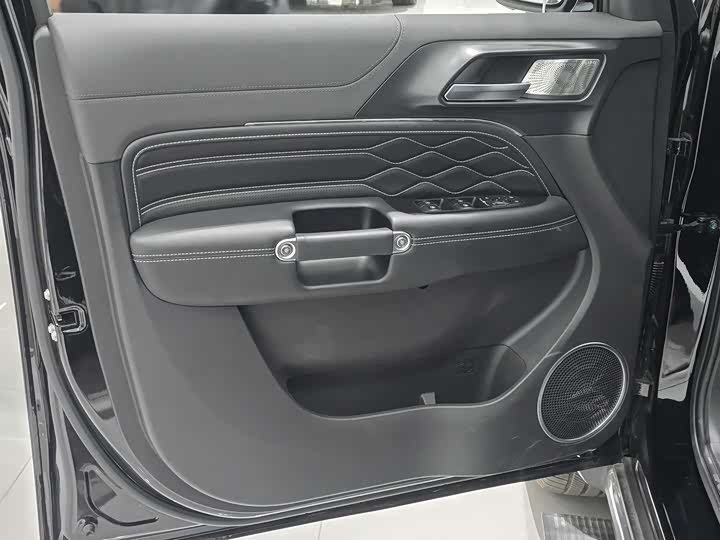 Фото 6 - Tank 300