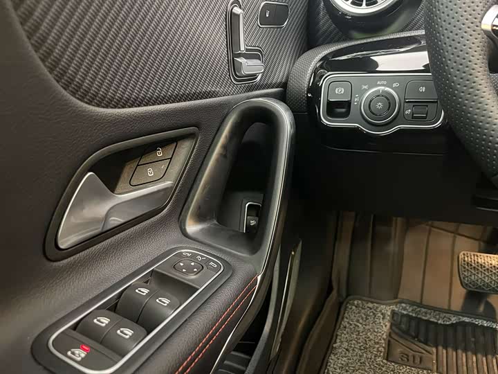 Фото 15 - Mercedes-Benz A-Class