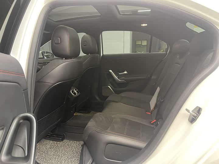 Фото 16 - Mercedes-Benz A-Class