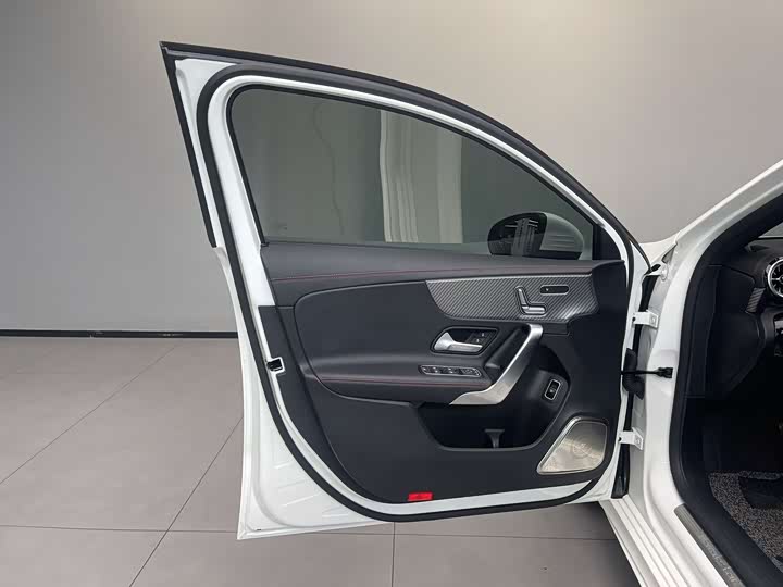 Фото 17 - Mercedes-Benz A-Class