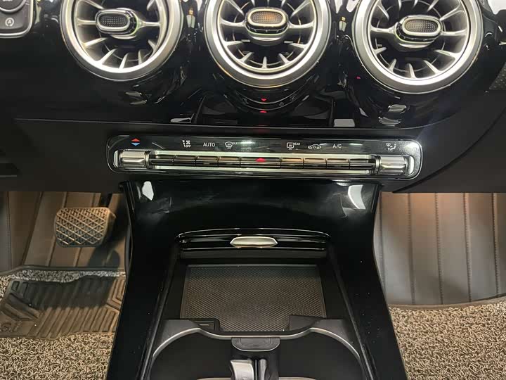 Фото 23 - Mercedes-Benz A-Class