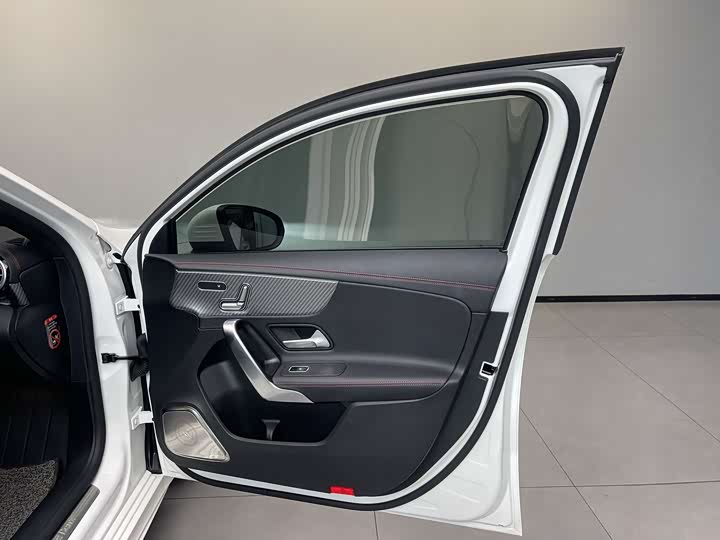 Фото 30 - Mercedes-Benz A-Class