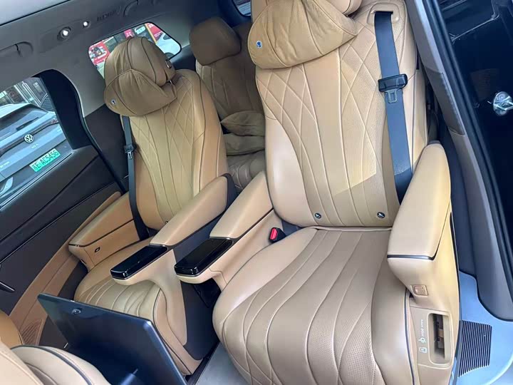 Фото 9 - Denza D9