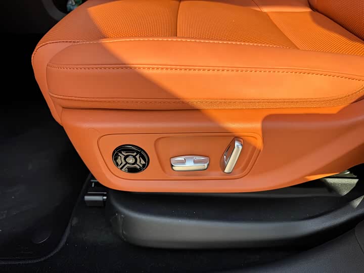 Фото 15 - LiXiang L6