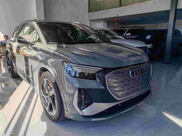 Фото 2 - Audi Q4 e-tron